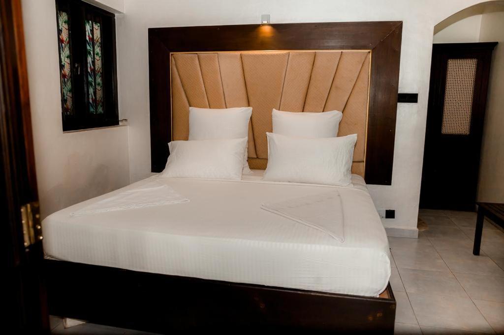 Romantic Garden Hotel Негомбо Экстерьер фото