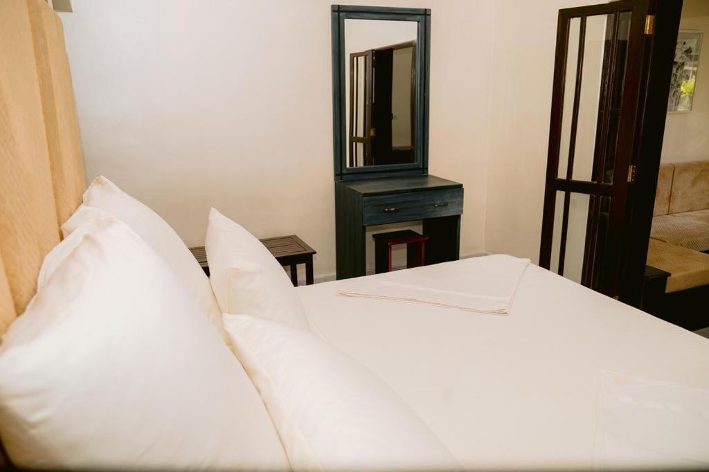 Romantic Garden Hotel Негомбо Экстерьер фото