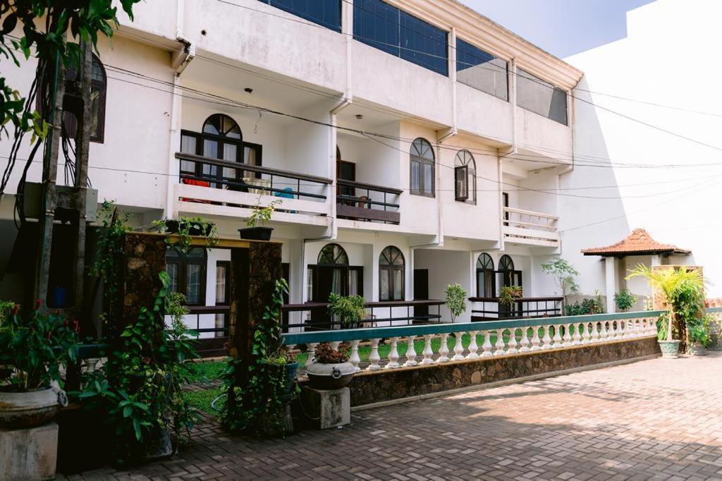 Romantic Garden Hotel Негомбо Экстерьер фото