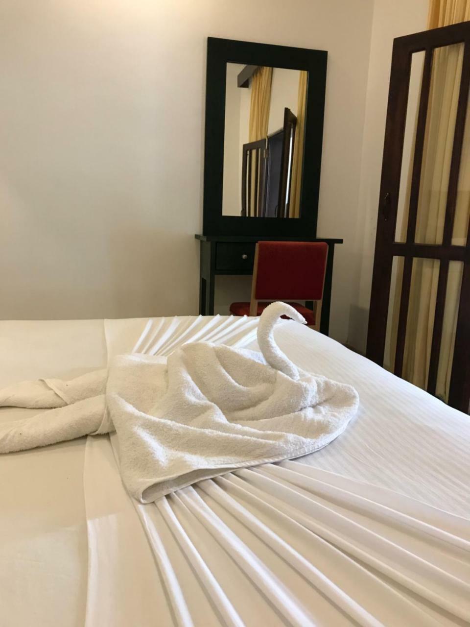 Romantic Garden Hotel Негомбо Экстерьер фото