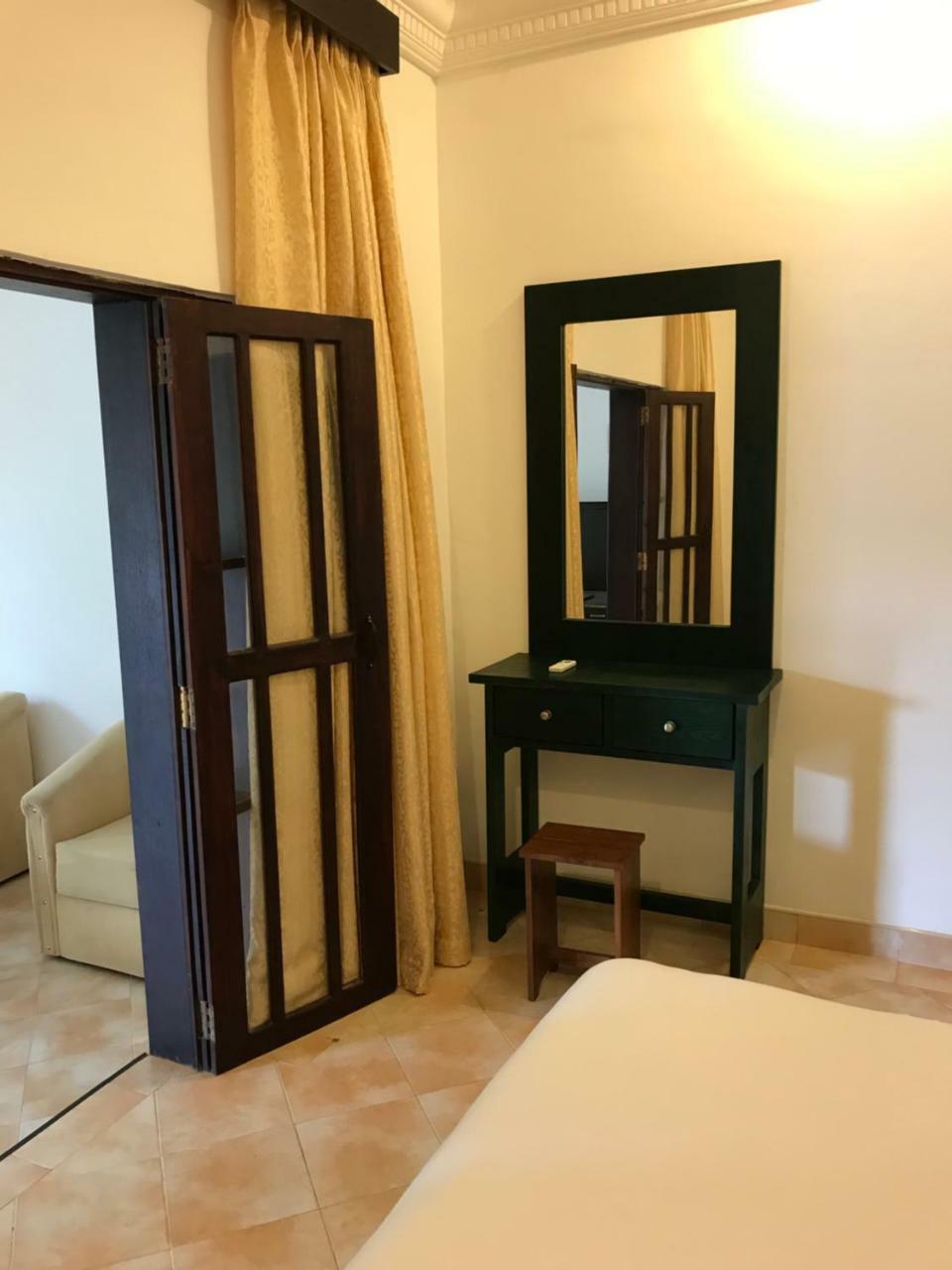 Romantic Garden Hotel Негомбо Экстерьер фото